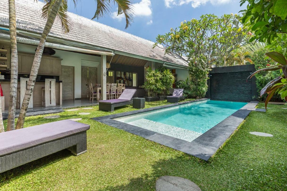 Villa Nuri Merah 1 科洛布坎 外观 照片
